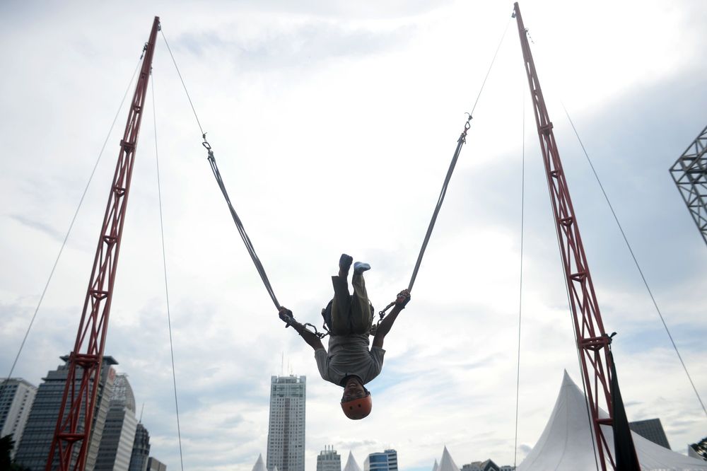 'Poor English may have caused bungee jumping death'