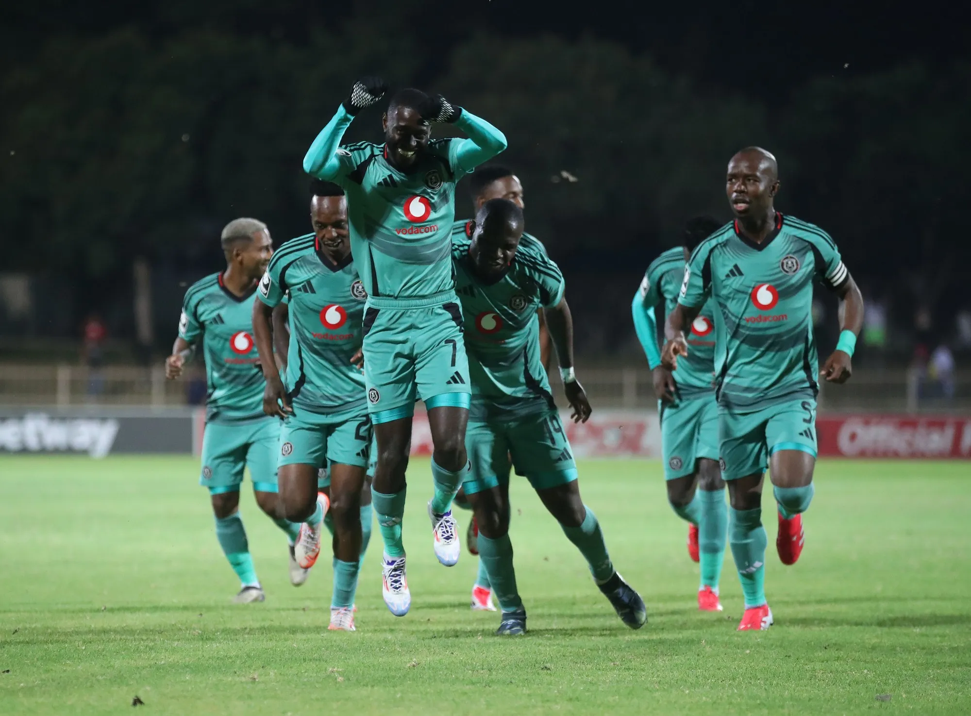 Lucky' Orlando Pirates won't stop fighting in title race, says Jose Riveiro