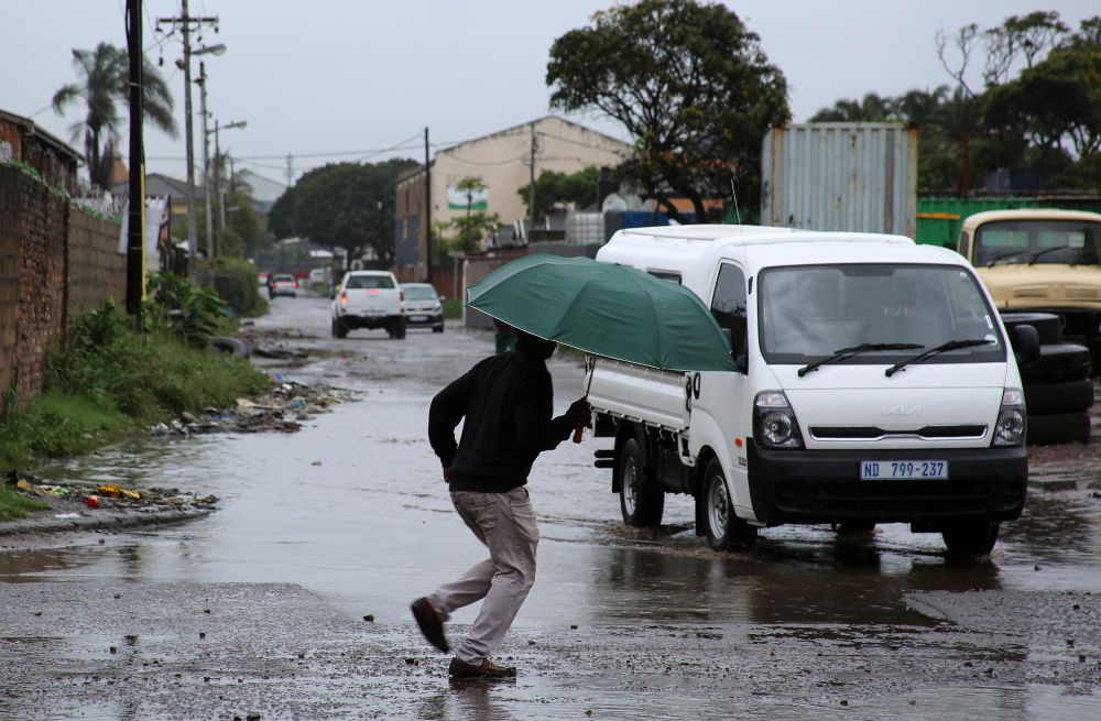 Weather: Stormy Christmas Eve as thunder and hail hit summer hotspots
