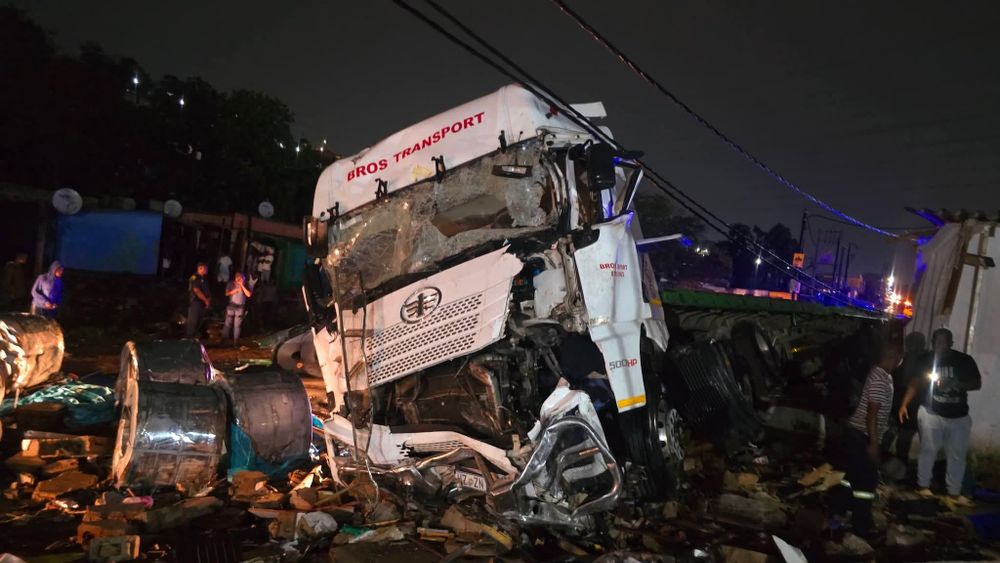 WATCH: Driverless truck crashes into seven houses and a shack in Umlazi ...