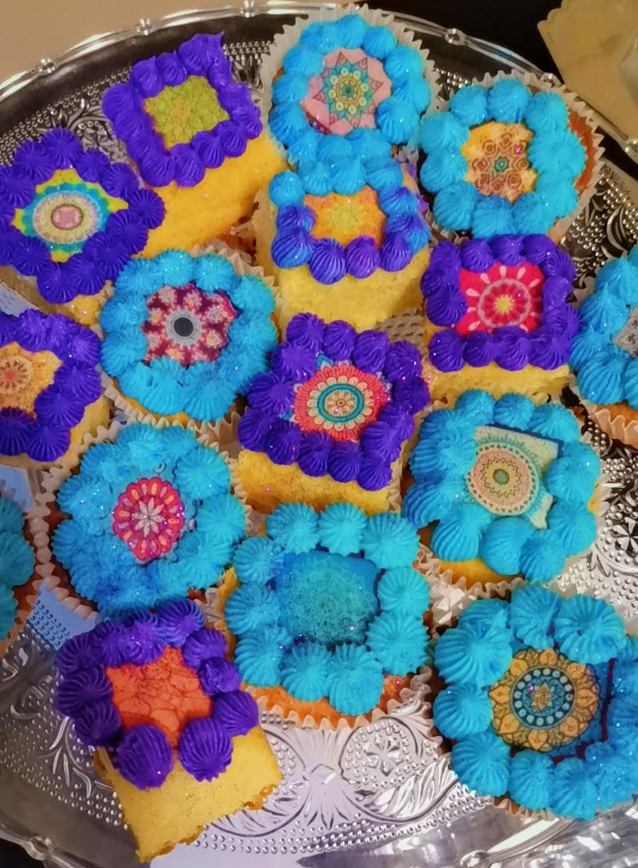 Add colour to your Diwali table with these mandala cupcakes - IOL