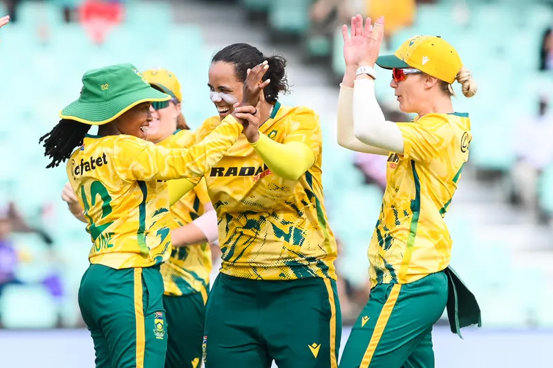 Suné Luus hails Keshav Maharaj’s ‘masterclass’ sessions after Proteas Women sail into a 2-0 lead