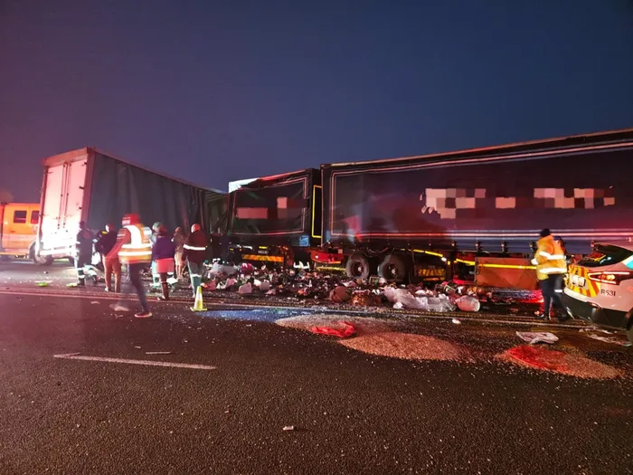 People loot alcohol while paramedics treat dying victims at horror N2 truck  crash scene in KZN