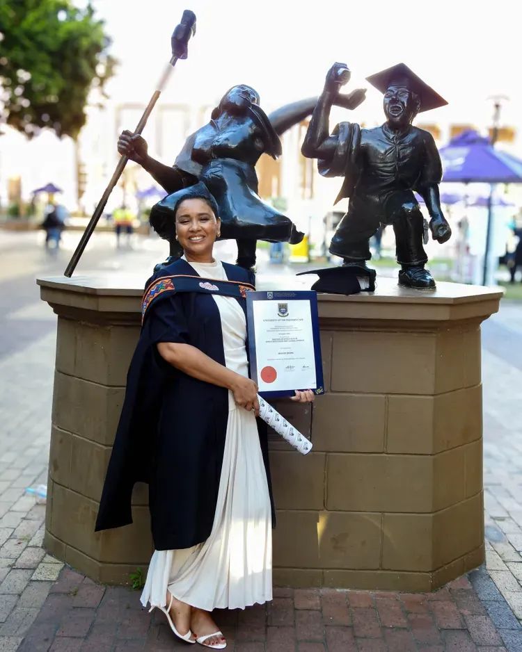 Athlone mother completes masters degree during cancer battle to give her children hope - IOL