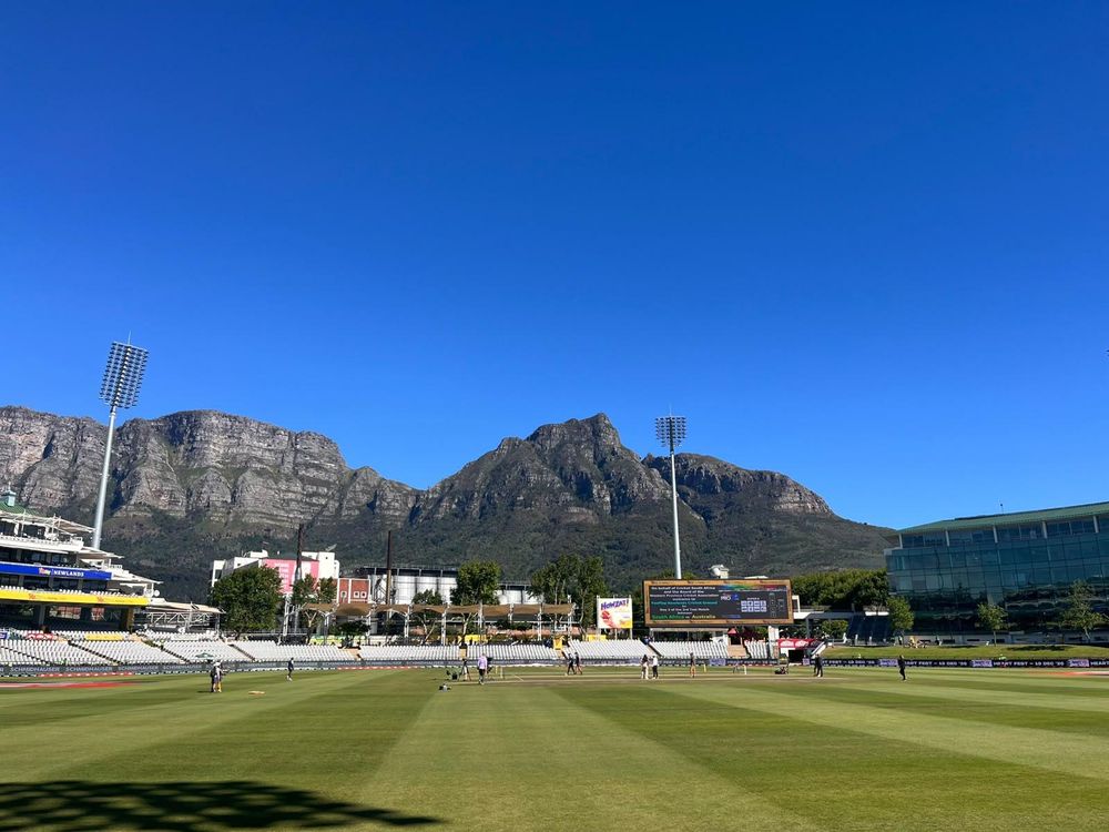 LIVE | Day 2: Proteas look to make early inroads after Newlands batting drama against Australia