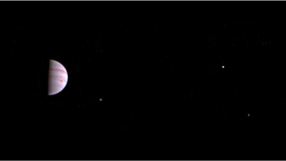 Juno sends back first Jupiter photo
