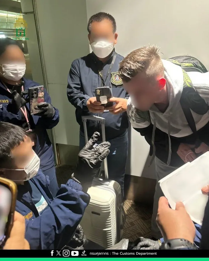 Customs officials in Thailand apprehended a South African man attempting to smuggle 17.5kg of heroin hidden in coffee and green tea bags.