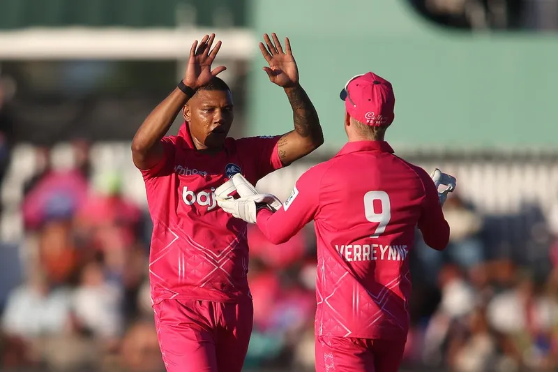 Royals win nail-biting contest in Paarl, sinking MI Cape Town to the bottom of the table