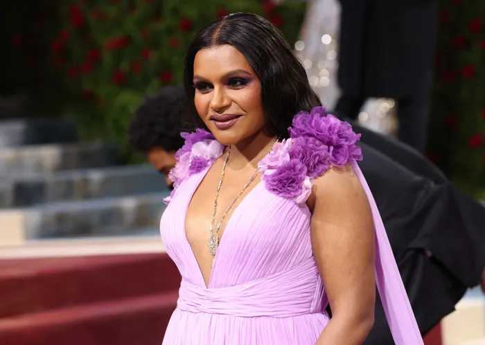 mindy kaling purple dress Mindy Kaling continues to show off weight loss in purple dress at White  House