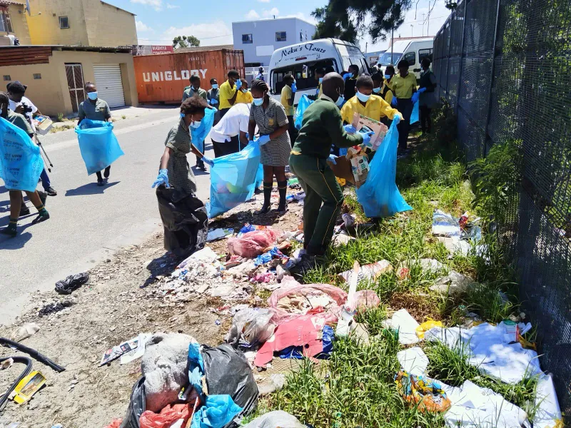 Hlengisa Primary School pupils take action in Black City clean-up campaign