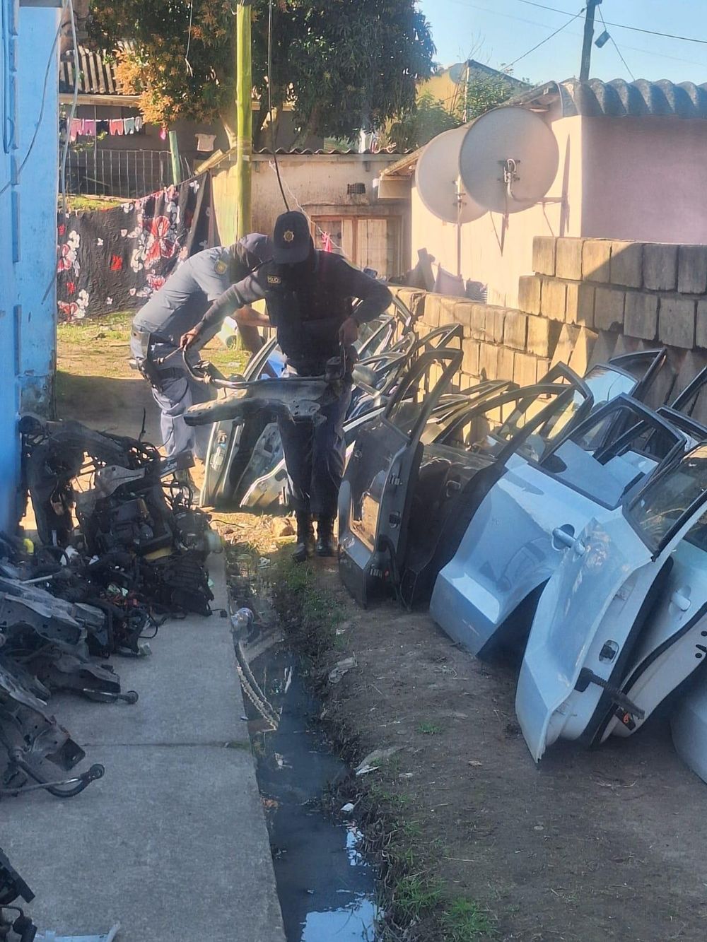 PICS | VW chop shop uncovered in Umlazi as police crackdown on vehicle ...