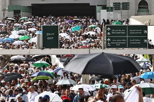 Hajj pilgrims cope with Mecca heat as temperatures reach 42–47°C