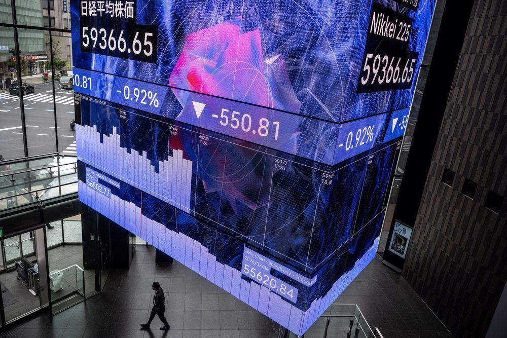 Asian stocks fall as US-Iran tensions rise over Strait of Hormuz fears