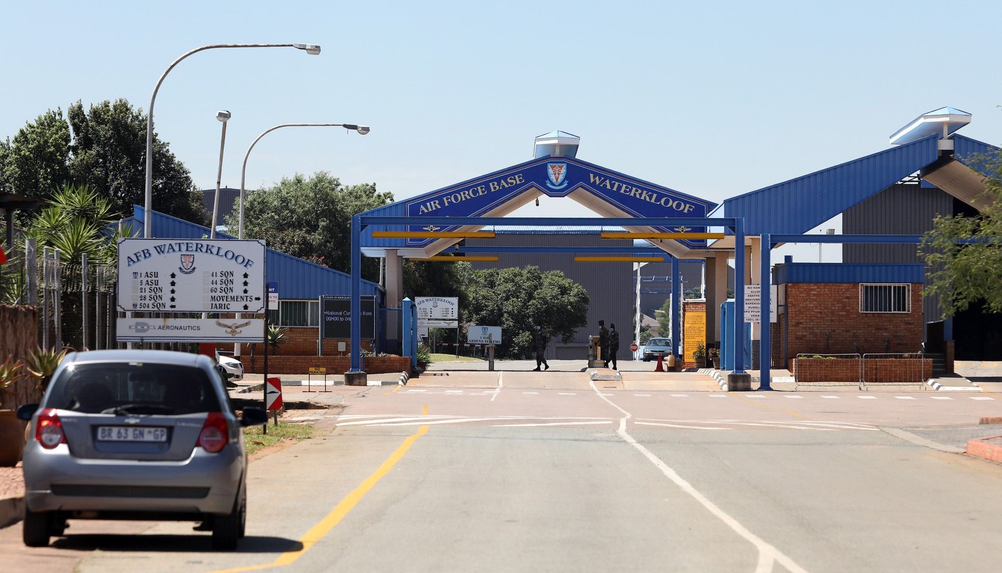 Drei Personen nach Sicherheitsverstoß auf der Waterkloof Air Force Base in ...