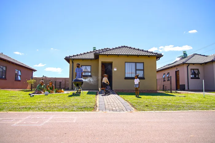 Driven by aspiration, South African buyers seek quality construction and safe environments within communities that embody progress and dignity. 