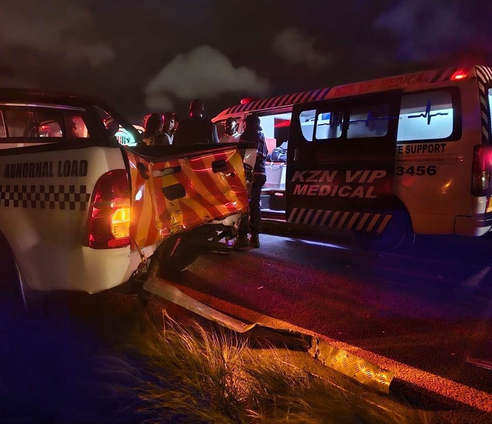 Metro police officers injured after minibus taxi crashes into their bakkie