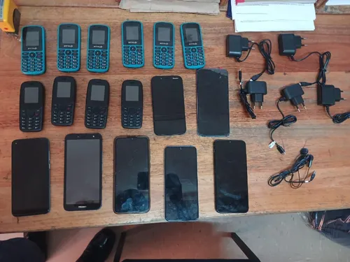 More than 100,000 cellphones smuggled into prisons by guards, Madlanga Commission hears