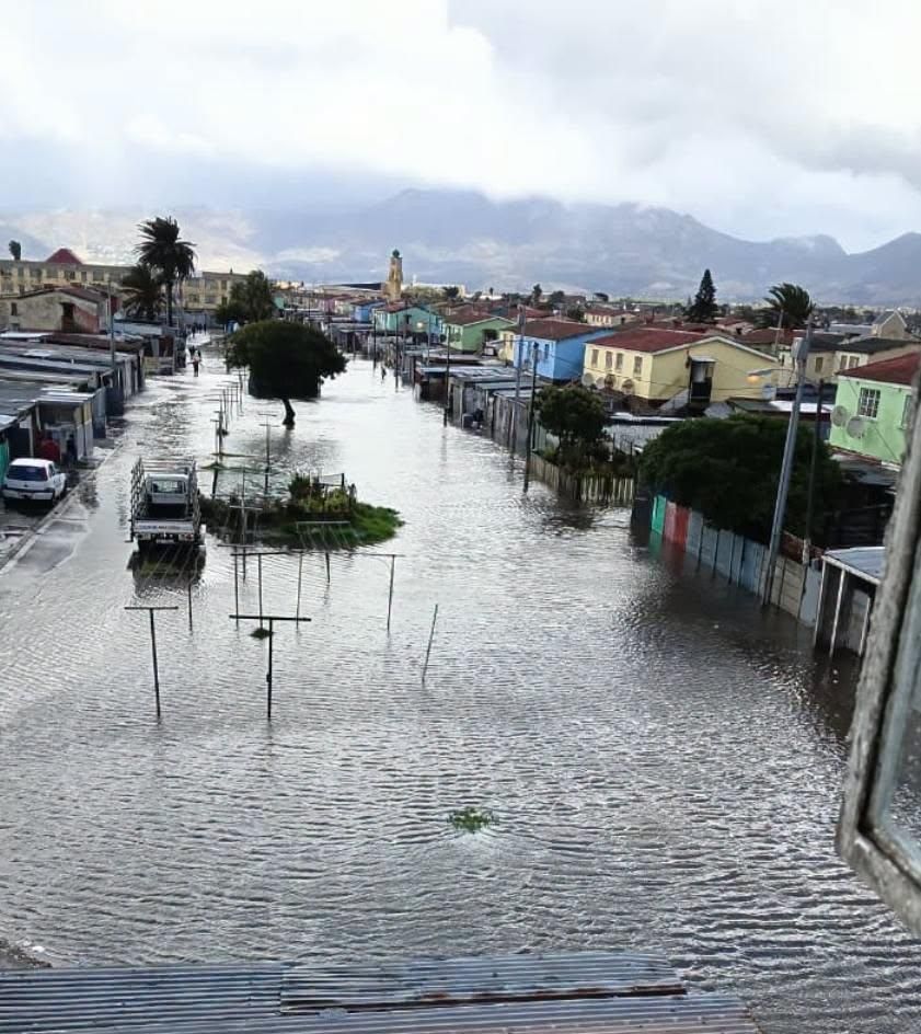 Widespread flooding and snow in Cape Town as cold front hits