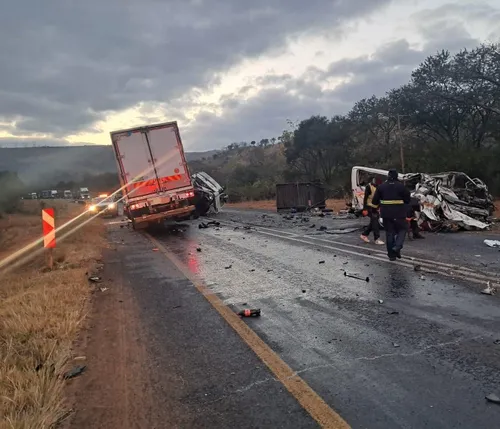 Eight killed in N4 taxi–truck crash in Mpumalanga near Waterval Onder