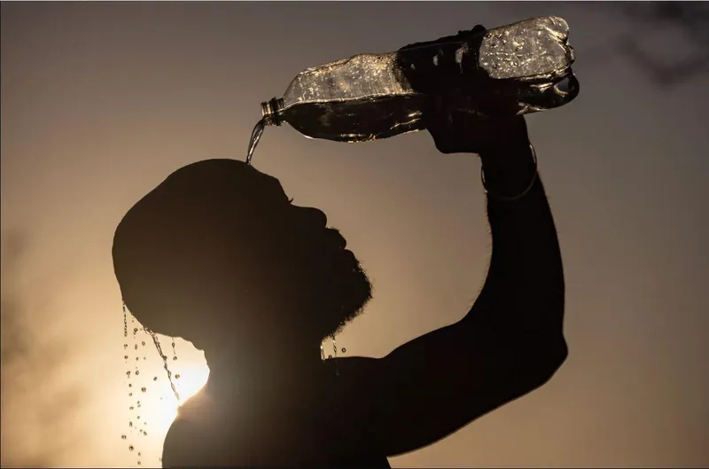 Today's weather: Heatwave grips Western Cape as storms bring relief to Central SA