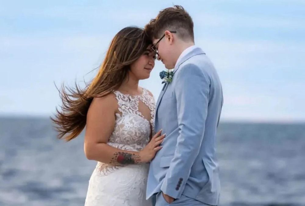 The weather disrupted their wedding. Hundreds of strangers came to help. - IOL