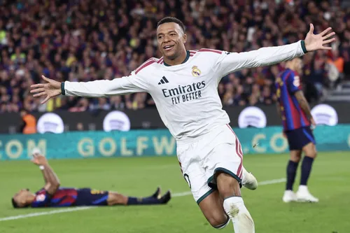 Mbappé scores 100th Real Madrid goal as Real edge Barcelona in fiery El Clásico