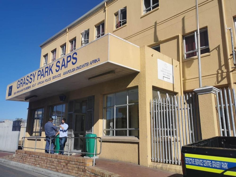 Grassy Park constable probed over alleged drugs, cellphone smuggling