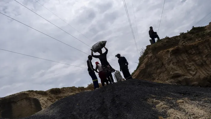 South Africa currently had "an estimated 6,100 abandoned and derelict mines" that illegal miners can take advantage of.