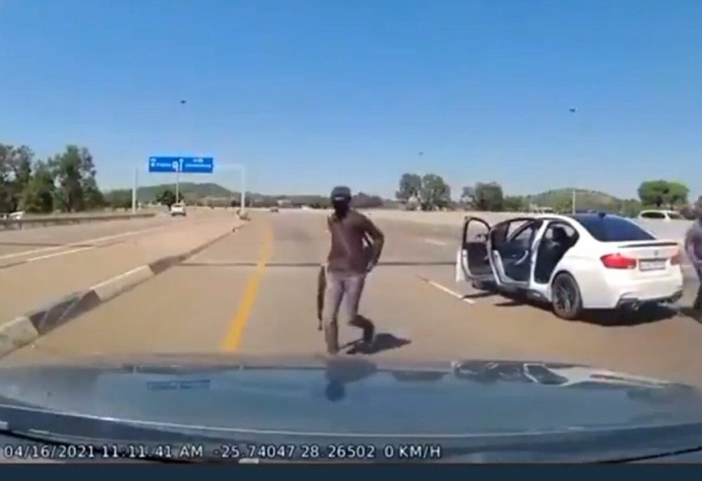 Police launch manhunt after N4 highway robbery, shooting