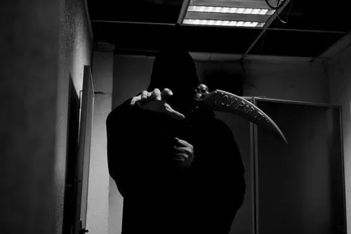Death came knocking? Grim Reaper lookalike sends hospital into panic with rooftop stunt