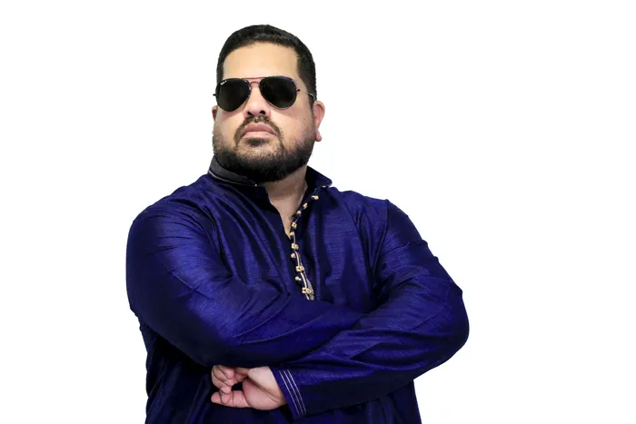 Masood Boomgaaard as his alter-ego Self-Help Singh. 
