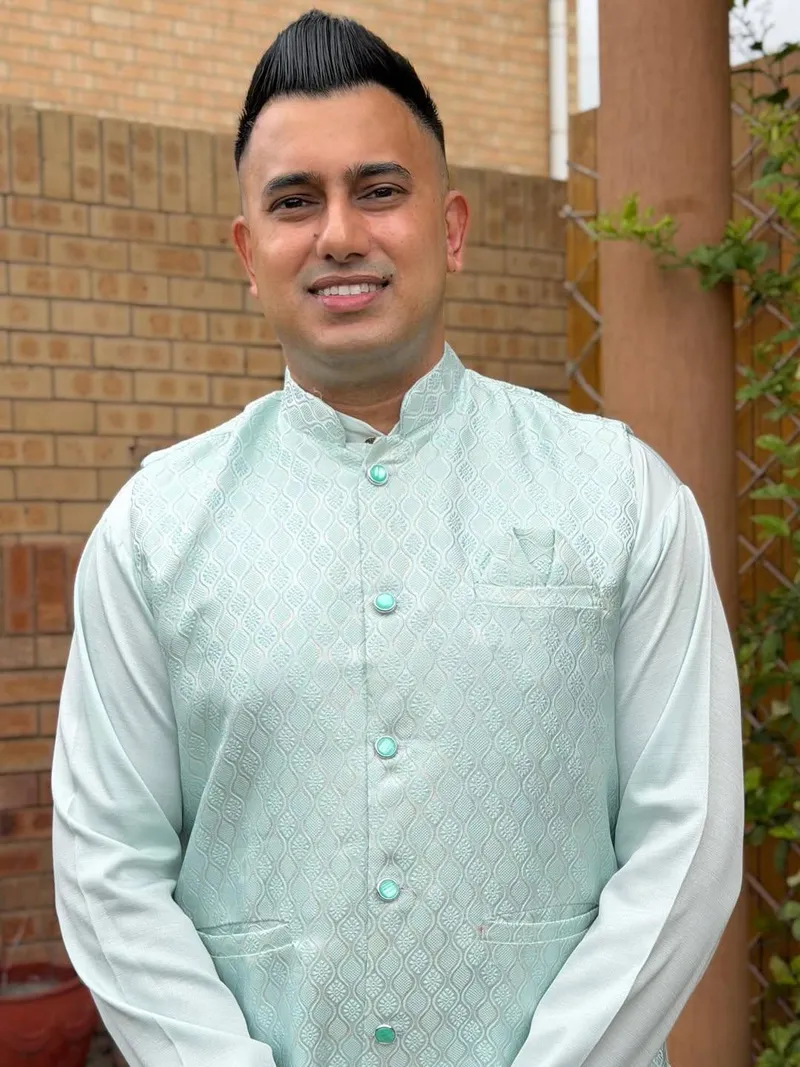 How Davron Chanderdeo is using social media to empower South Africans financially