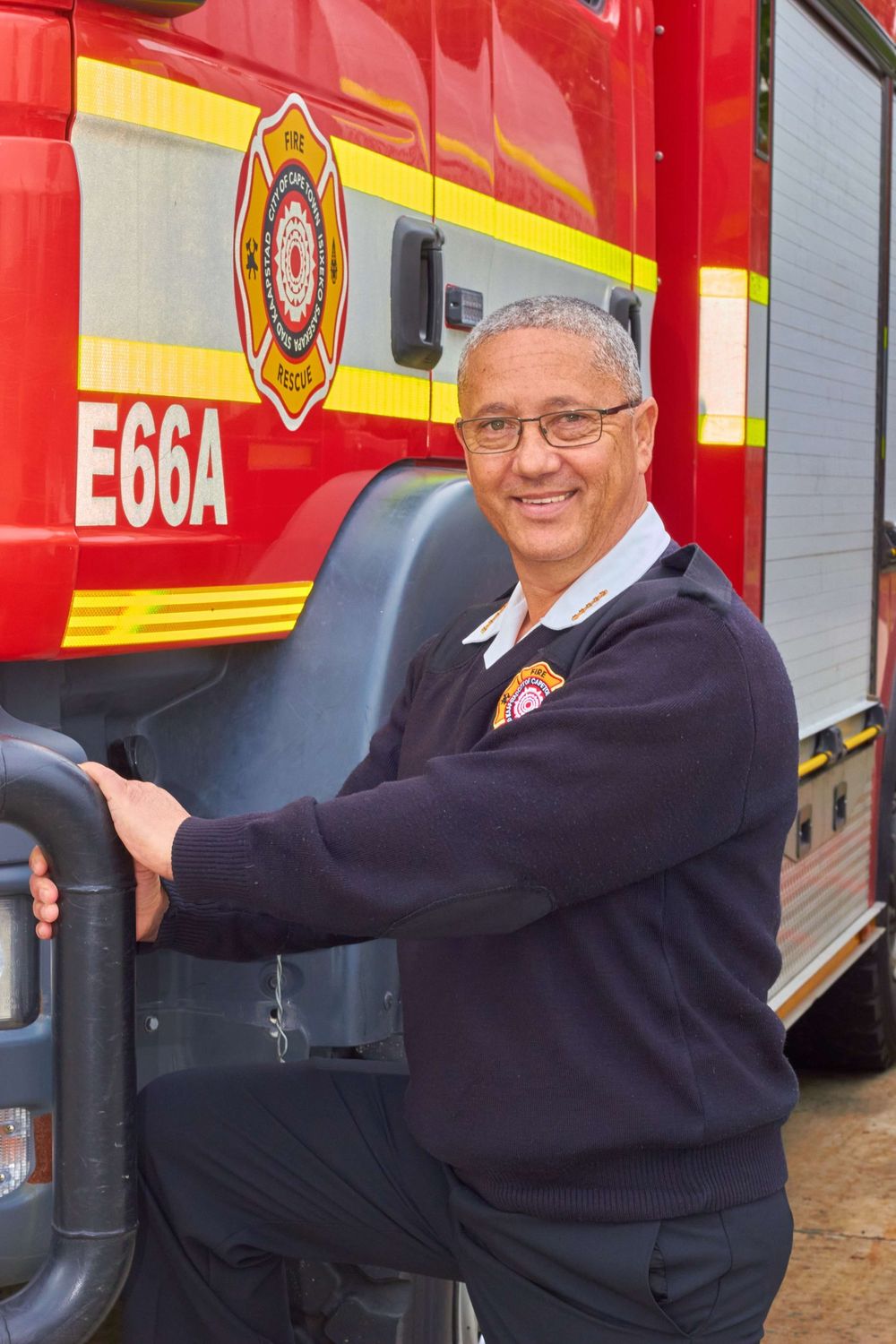 お*)様 FIRE MARSHAL FIIRE DEPT CHIEF #115 Cape Town welcomes new fire chief