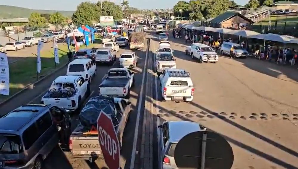 'The numbers are overwhelming': Over 30,000 travellers crossed into Mozambique within 24 hours