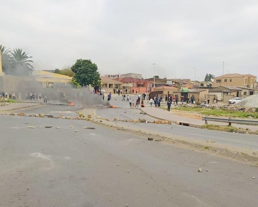 PICS: Burning tyres and roadblocks as Tembisa residents demand power restoration
