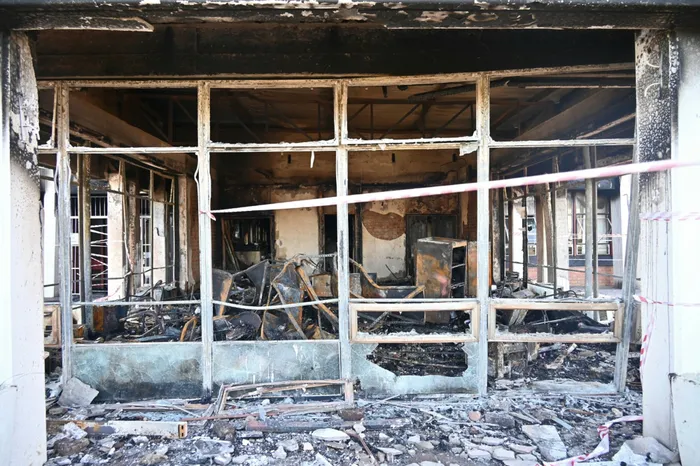 Violent protest erupts as buildings torched, shops looted in Swellendam. The Swellendam municipal head office was torched during a protest over tariffs. Picture: Ayanda Ndamane/African News Agency (ANA)