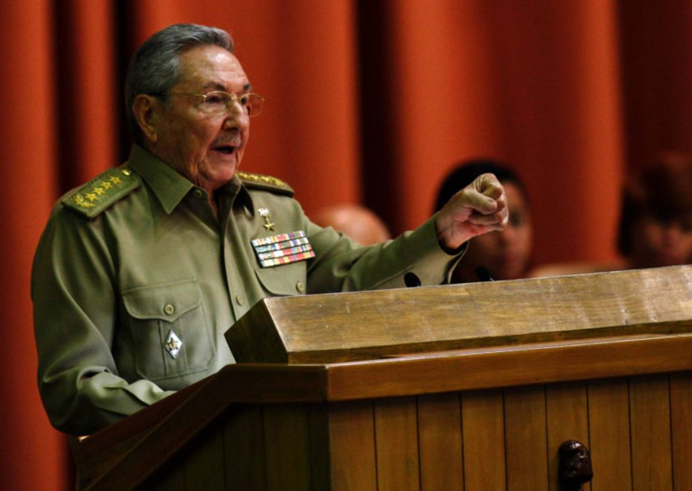 Castro scolds islanders for bad behaviour