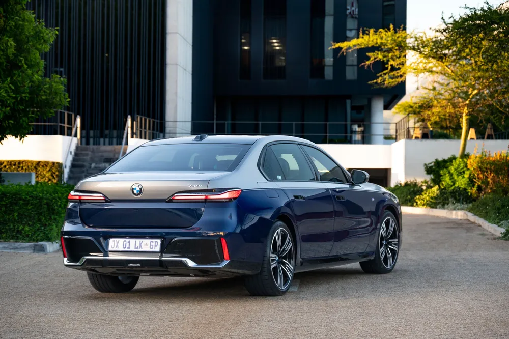 2023 BMW 740i rear view