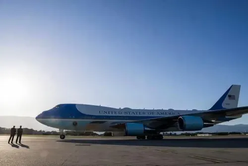 White House bids farewell to Air Force One jet as Qatar 747 awaits deployment