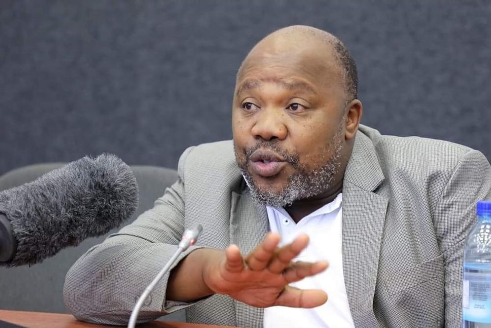 Le président régional de l’ANC, Ndithini Tyhido, quitte le conseil municipal du Cap avant les élections