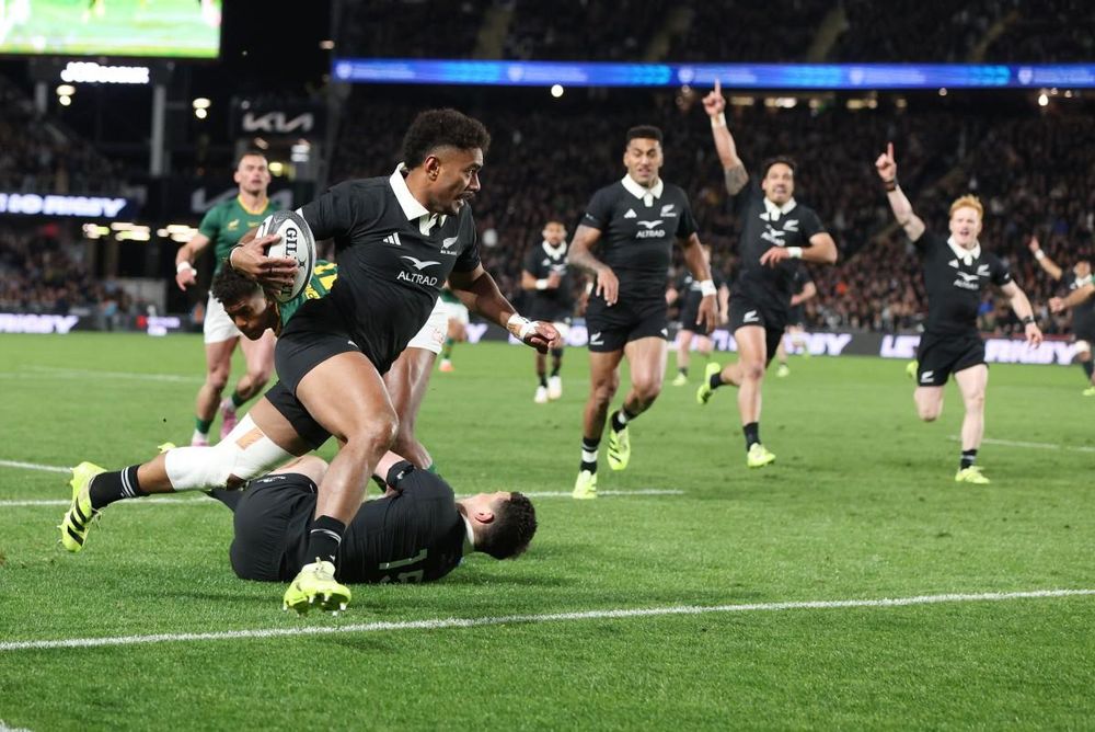 LIVE BLOG: New Zealand down Springboks to keep Eden Park record in tact