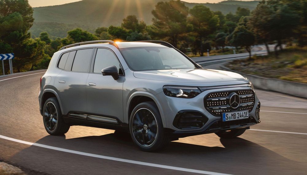 Second-generation Mercedes GLB revealed with electric power, high-tech cabin