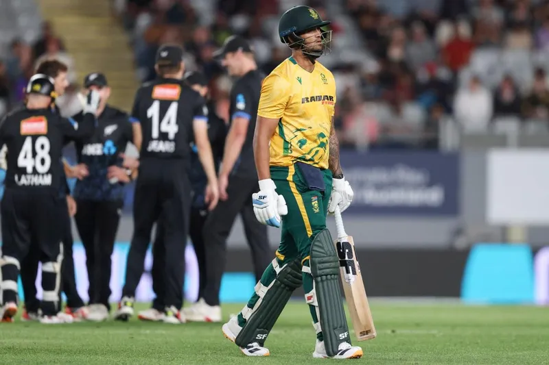 Proteas weren’t 'adaptable enough' as Black Caps ease home in third T20 at Eden Park