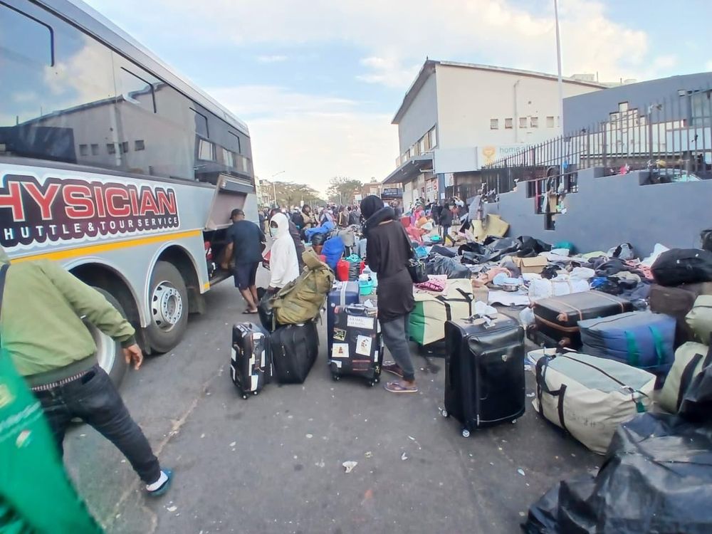 Durban refugees bussed from Durban's Che Guevara Road to Lindela Repatriation Centre - IOL