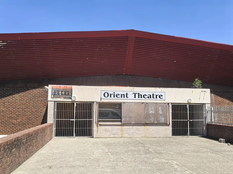 Kuvalwa unyaka ngomdliva wamanqindi eOrient Theatre