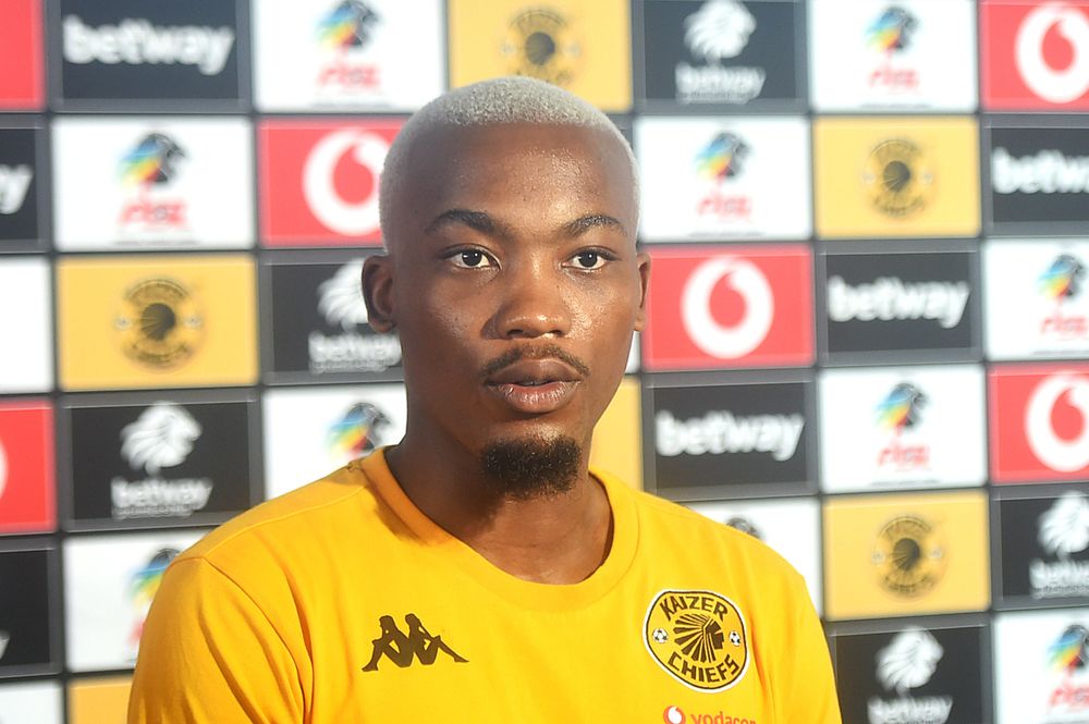 Legacy and nerves: Kaizer Chiefs striker Khanyisa Mayo turns to father ...