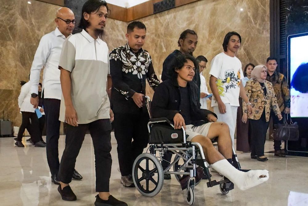 Vier indonesische Seeleute kehren nach somalischer Piraten-Tortur nach ...