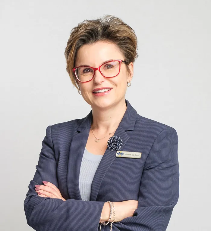 Netcare, one of South Africa’s largest private healthcare groups, has appointed long-serving executive Melanie Da Costa as its next CEO, succeeding Dr Richard Friedland who steps down at the end of 2026 after three decades at the helm.