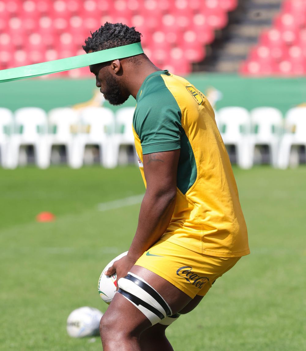Springbok captain Siya Kolisi keeps it real by avoiding the social ...
