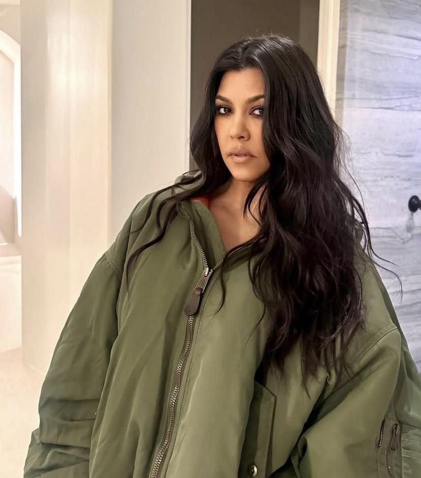 Kourtney KardashianBaker shuts down pregnancy speculation with a side